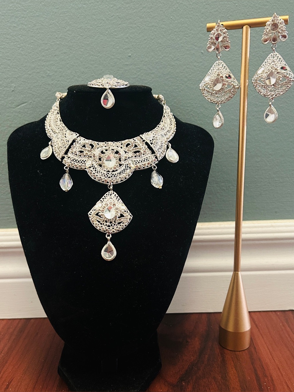 Silver-plated Choker Necklace & Earring Set